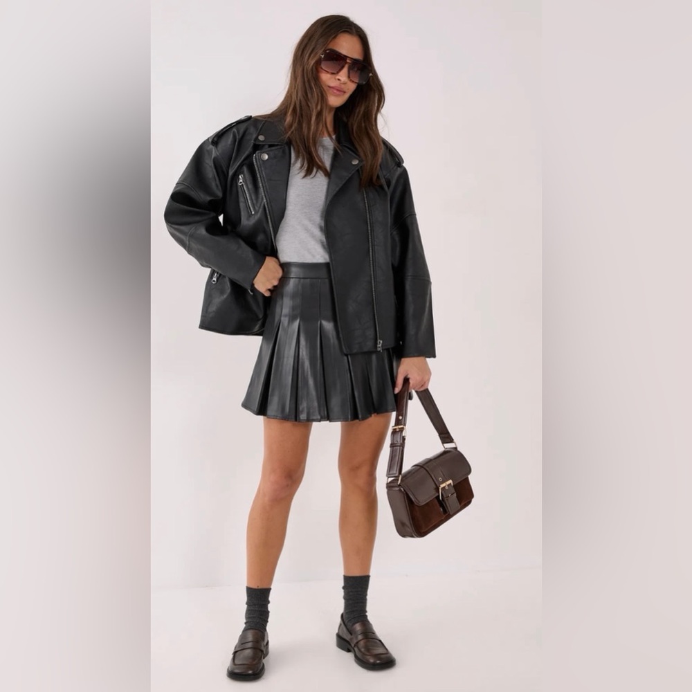NWOT Danier 100% Genuine Leather Mini-Skirt size 4